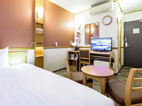 Desk, free WiFi. Toyoko Inn Okayama Station Nishi Migi