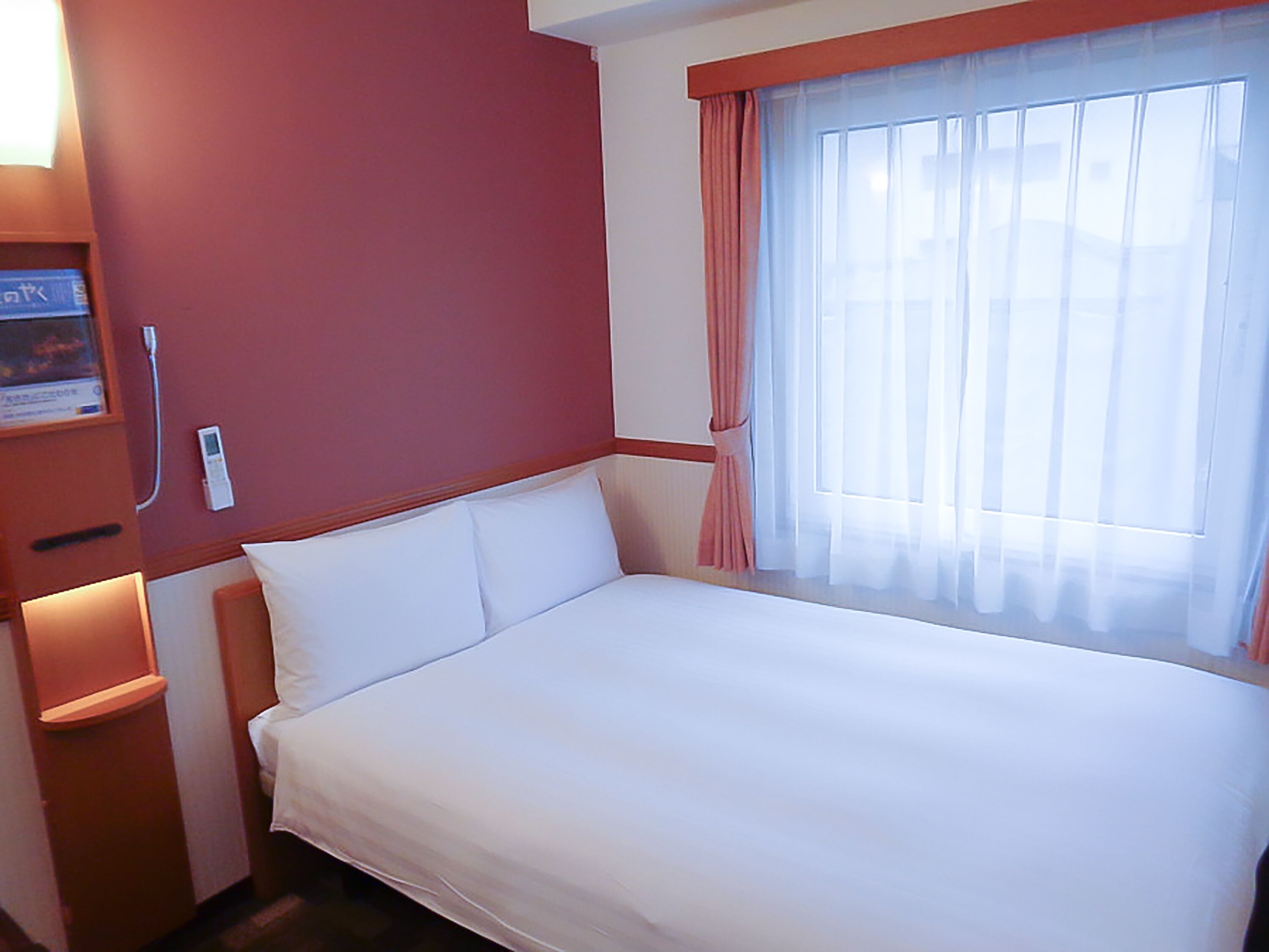 Desk, laptop workspace, free WiFi, bed sheets