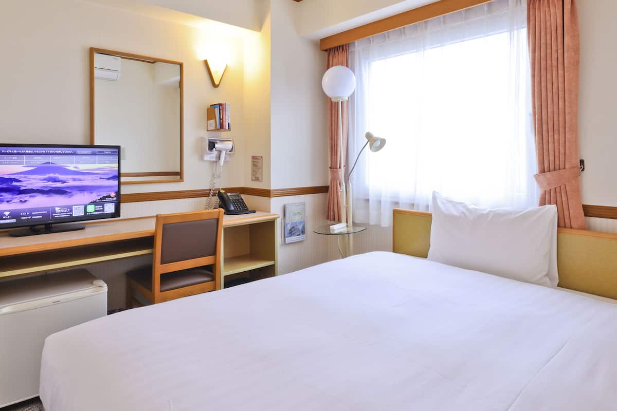 1 bedroom, desk, laptop workspace, free wifi