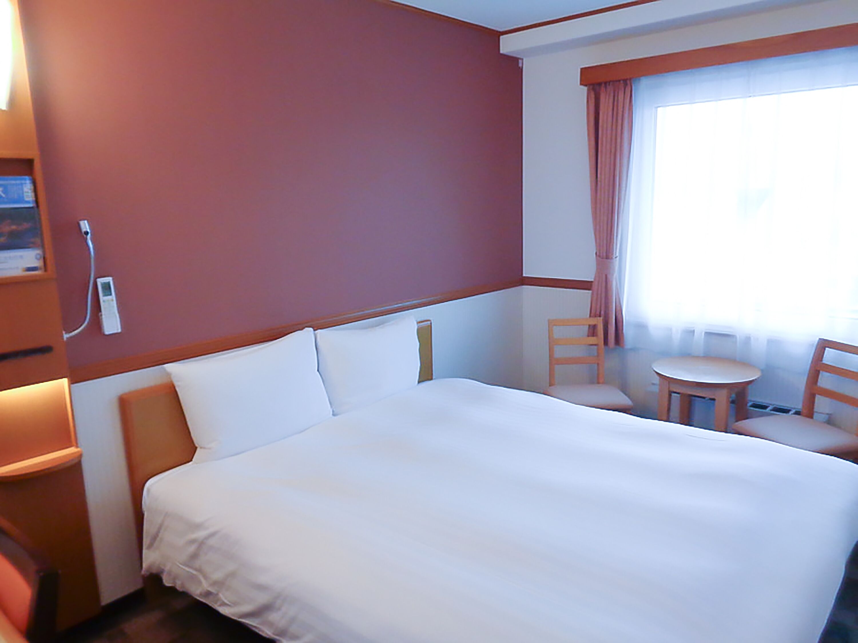 Desk, laptop workspace, free WiFi, bed sheets