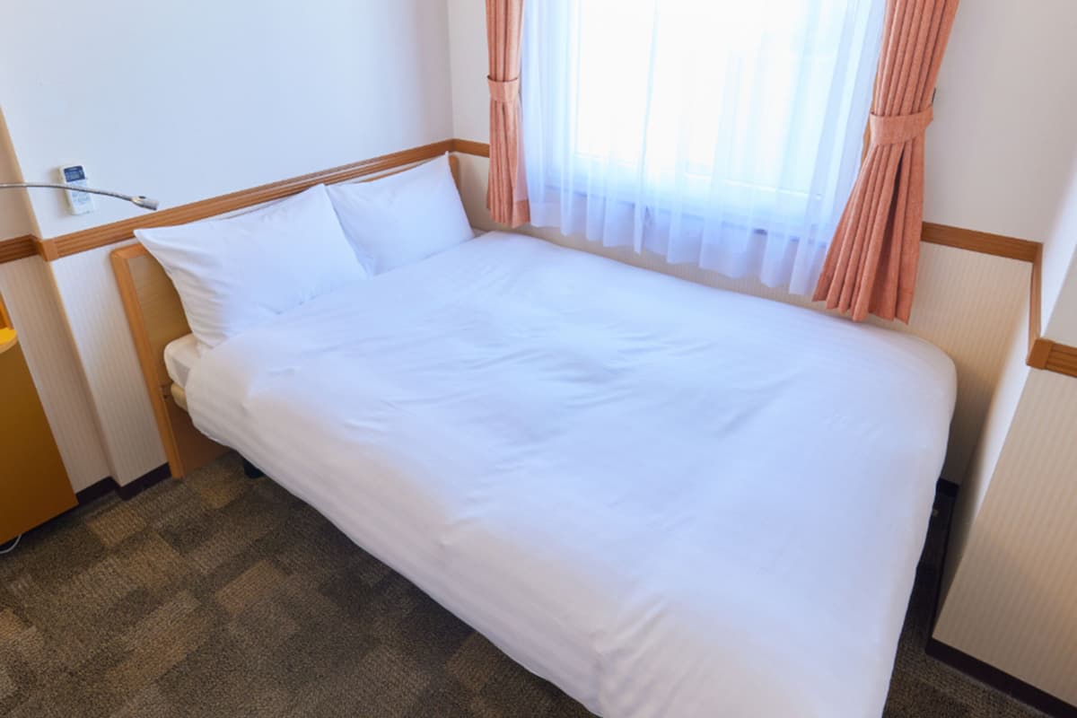 Skrivebord, skrivebord for bærbar PC og blendingsgardiner