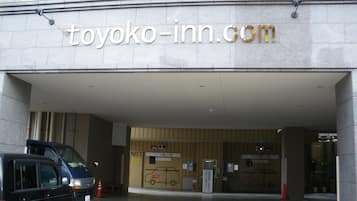 The entrance to a building with a sign reading "toyoko-inn.com".