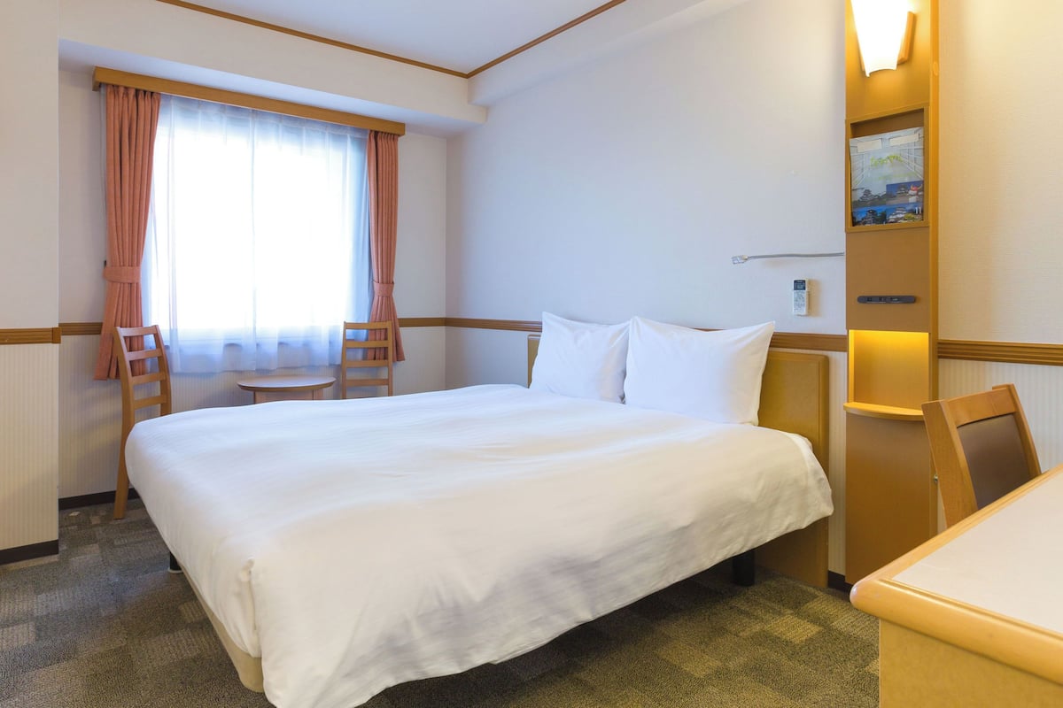 Skrivebord, skrivebord for bærbar PC og blendingsgardiner