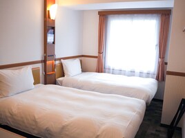 Desk, blackout drapes, iron/ironing board, free WiFi