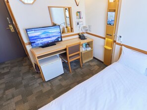 Premium bedding, desk, blackout drapes, iron/ironing board - Toyoko Inn Nishitetsu Kurume Station (Kurume)