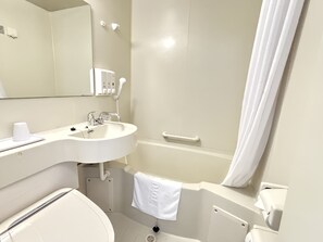 Ensemble douche/baignoire, chaussons, toilettes avec bidet électronique