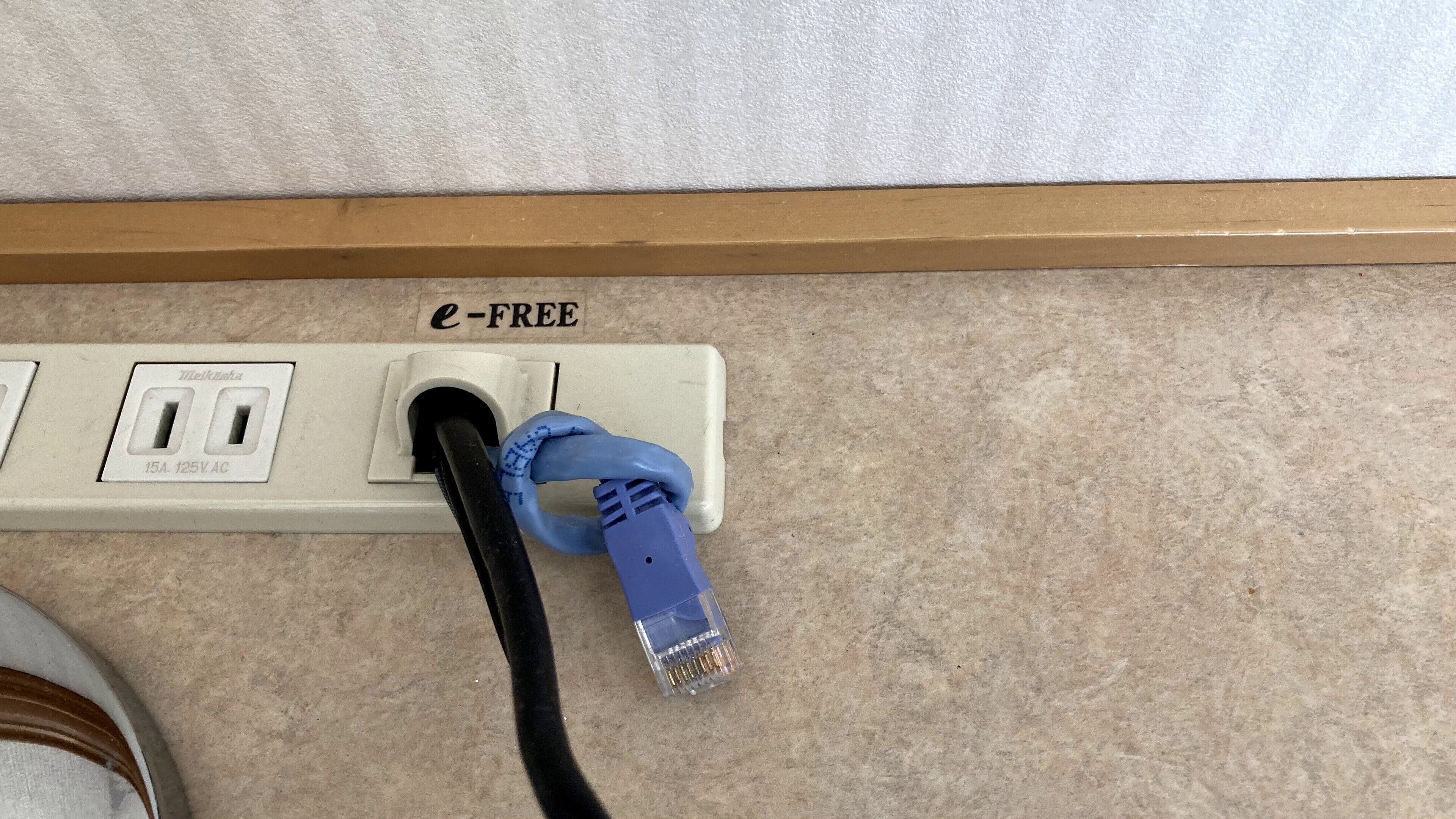 1 bedroom, desk, wifi, bed sheets