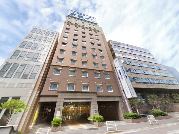 A multi-story hotel with a prominent sign for 'toyoko inn'. - Toyoko Inn Nihombashi Bakurocho (Tokyo)