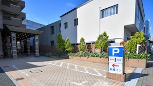 A parking area with a sign indicating a parking spot. - Toyoko Inn Yokohama Shinkoyasu Ekimae (Yokohama)