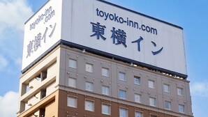 A building with a sign that reads "toyoko-inn.com" and "東横イン" in Japanese.