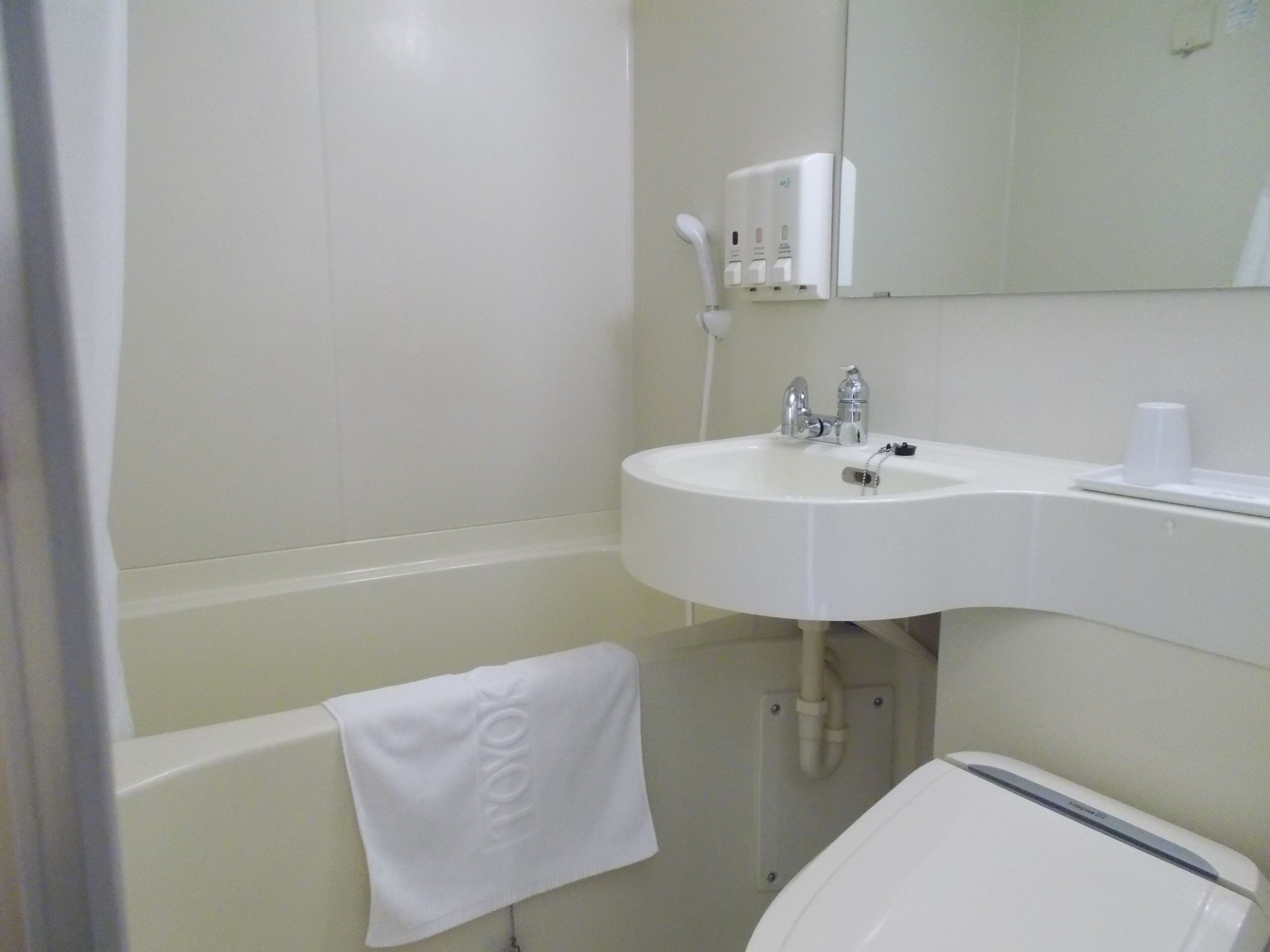 combined shower/bathtub, free toiletries, bathrobes, slippers