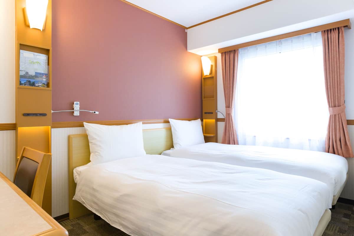 1 bedroom, desk, wifi, bed sheets