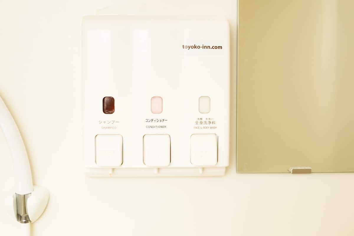 combined shower/bathtub, hair dryer, bathrobes, slippers