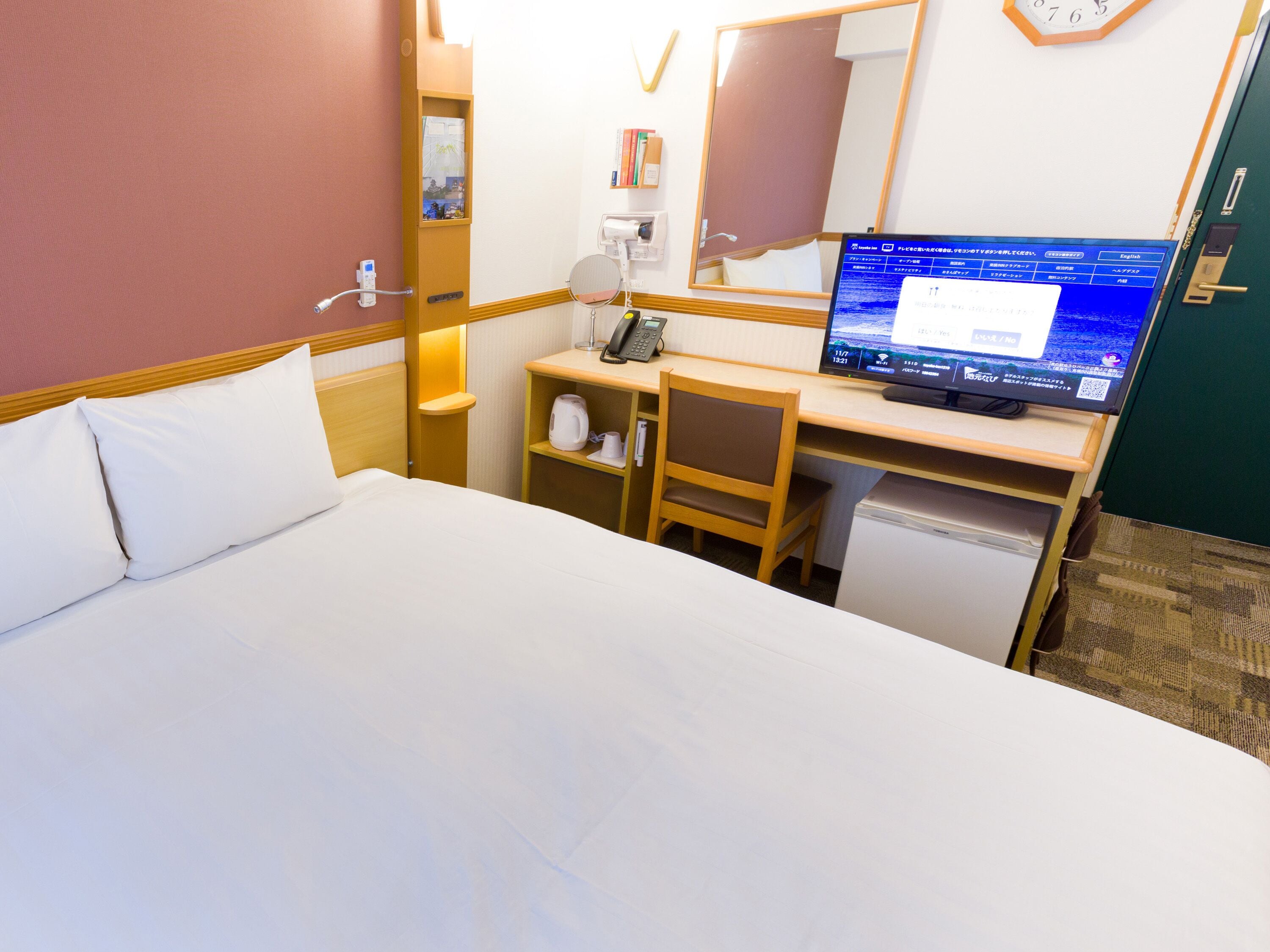 1 bedroom, desk, wifi, bed sheets