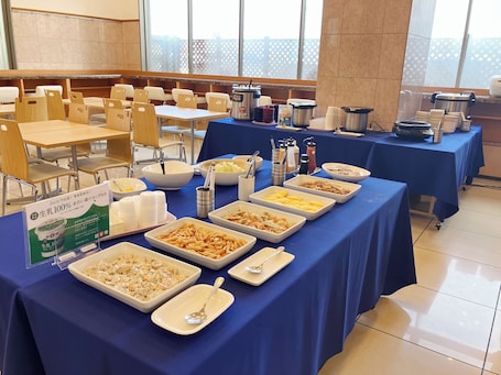 Free daily buffet breakfast