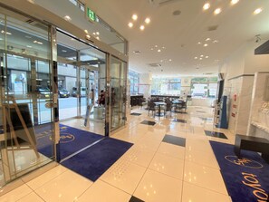 Lobby - Toyoko Inn Hakata-eki Bus Terminal Mae (Fukuoka)