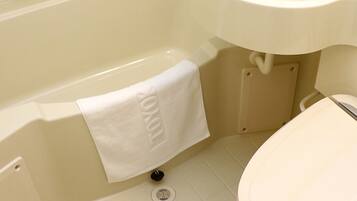 Bañera con ducha, artículos de tocador gratuitos, secador de pelo