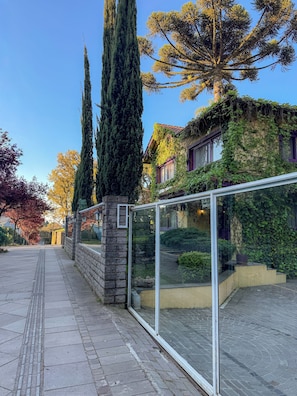 Front of property - Petit Hotel Provence Gramado Tissiani (Gramado)