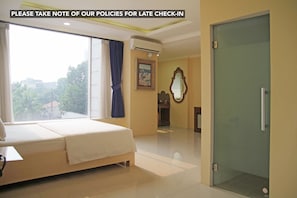 Superior Room, 1 King Bed | Desk, iron/ironing board, free WiFi, bed sheets
