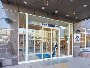 Property entrance - Toyoko Inn Shin Yamaguchi Station Shinkansen (Yamaguchi)