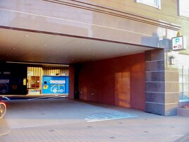 セルフパーキング (1 泊につき 500 JPY)