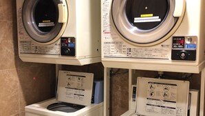 Two stacked washing machines with instruction manuals. - Toyoko Inn Tokyo Nihombashi Ningyocho (Tokyo)