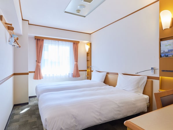 Desk, blackout drapes, iron/ironing board, free WiFi - Toyoko Inn Tokyo Nihombashi Ningyocho (Tokyo)