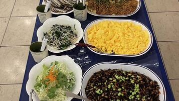 Free daily buffet breakfast