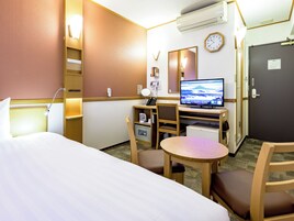 办公桌、免费 WiFi、床单