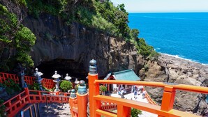 A staircase leading to a coastal area with a view of the ocean. - Toyoko Inn Miyazaki Ekimae (Miyazaki)