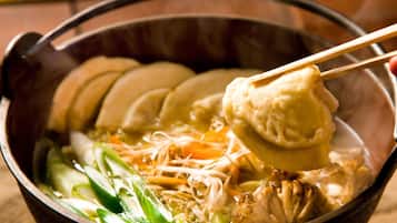 朝食 (ビュッフェ)、毎日提供 (無料)