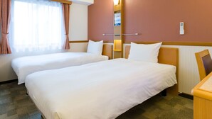 A hotel room with two beds, a large window with curtains, a wall-mounted light, and a small desk. - Toyoko Inn Kawasaki Station Shiyakusho Dori (Kawasaki)