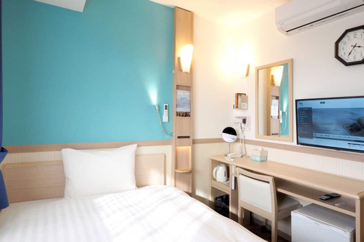 Desk, free WiFi, bed sheets
