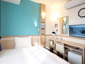 Desk, free WiFi, bed sheets - Toyoko Inn Ueda Ekimae (Ueda)