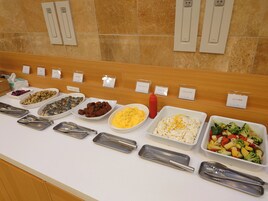 Café da manhã com buffet grátis todos os dias