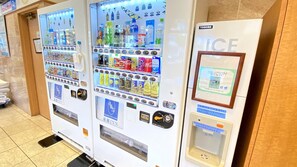 Vending machine - Toyoko Inn Matsuyama Ichibancho (Matsuyama)