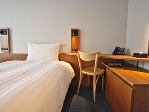 Down comforters, desk, laptop workspace, free WiFi