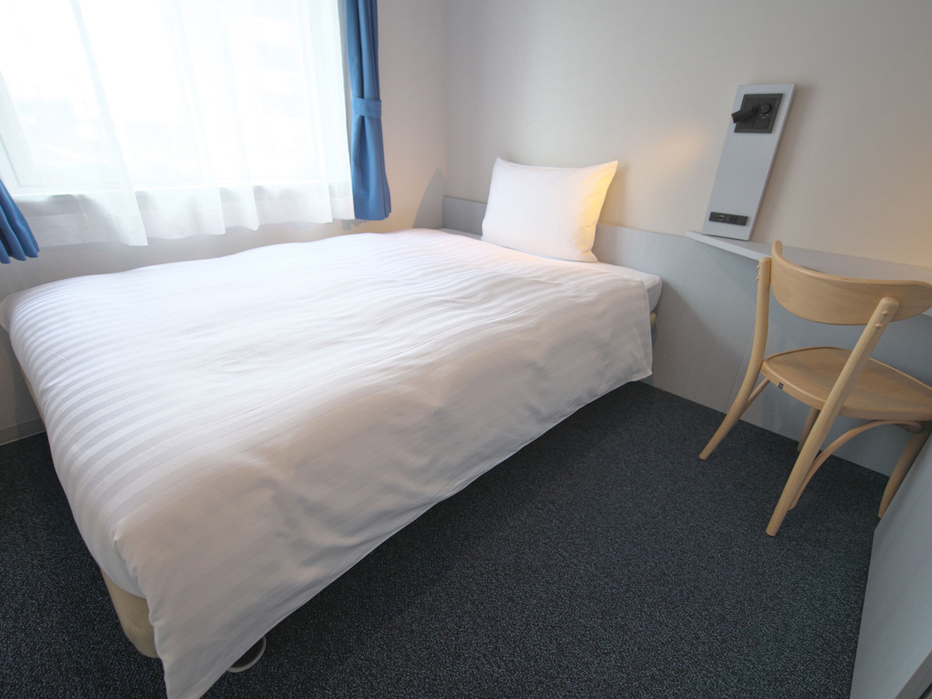 down duvets, desk, laptop workspace, free wifi