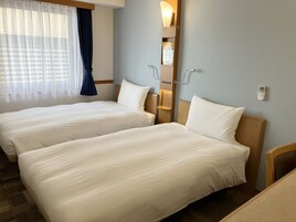 Escrivaninha, espaço de trabalho para notebook, cortinas blackout, Wi-Fi