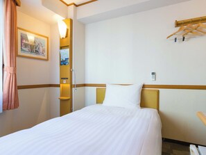 Desk, free wired internet, bed sheets - Toyoko Inn Kofu Station Minami 1 (Kofu)