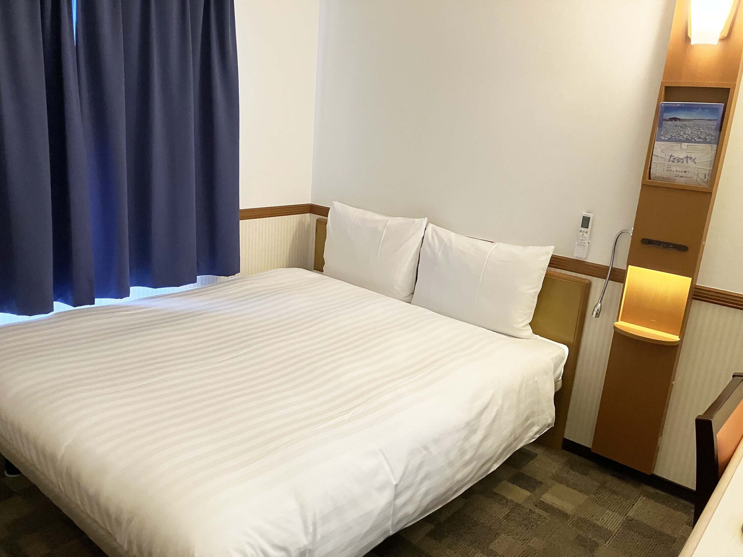 Desk, blackout drapes, free WiFi