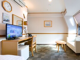 Deluxe Twin Room, Non Smoking | Desk, blackout drapes, iron/ironing board, free WiFi