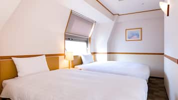 Deluxe Twin Room, Non Smoking | Desk, blackout drapes, iron/ironing board, free WiFi