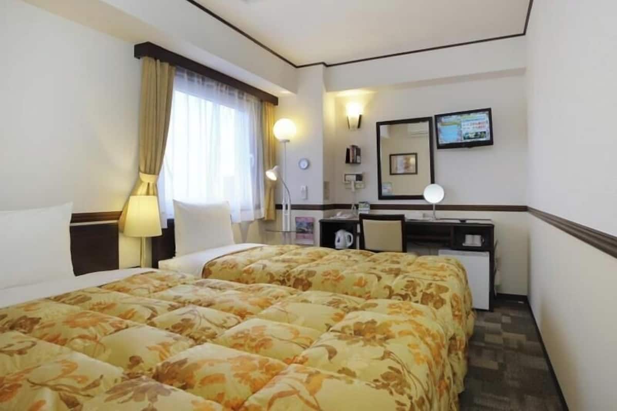 Desk, laptop workspace, free WiFi, bed sheets