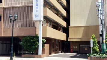 Self parking (JPY 800 per night)