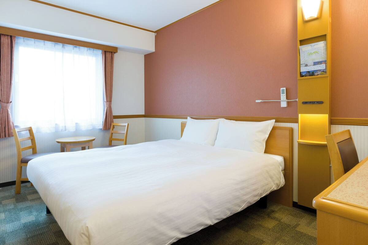 Down duvets, desk, blackout curtains, bed sheets
