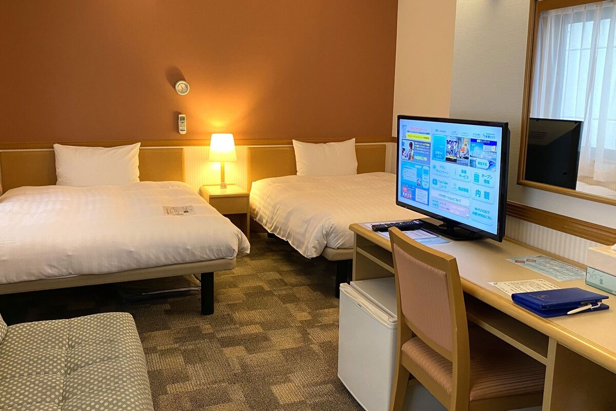 デスク、遮光カーテン、WiFi、ベッドシーツ