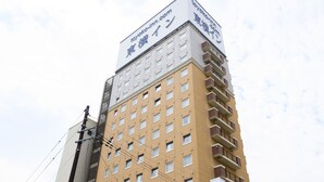 A tall building with multiple floors, featuring a prominent sign for 'toyoko-inn.com' at the top. - Toyoko Inn Shin Shirakawa Station (Nishigo)
