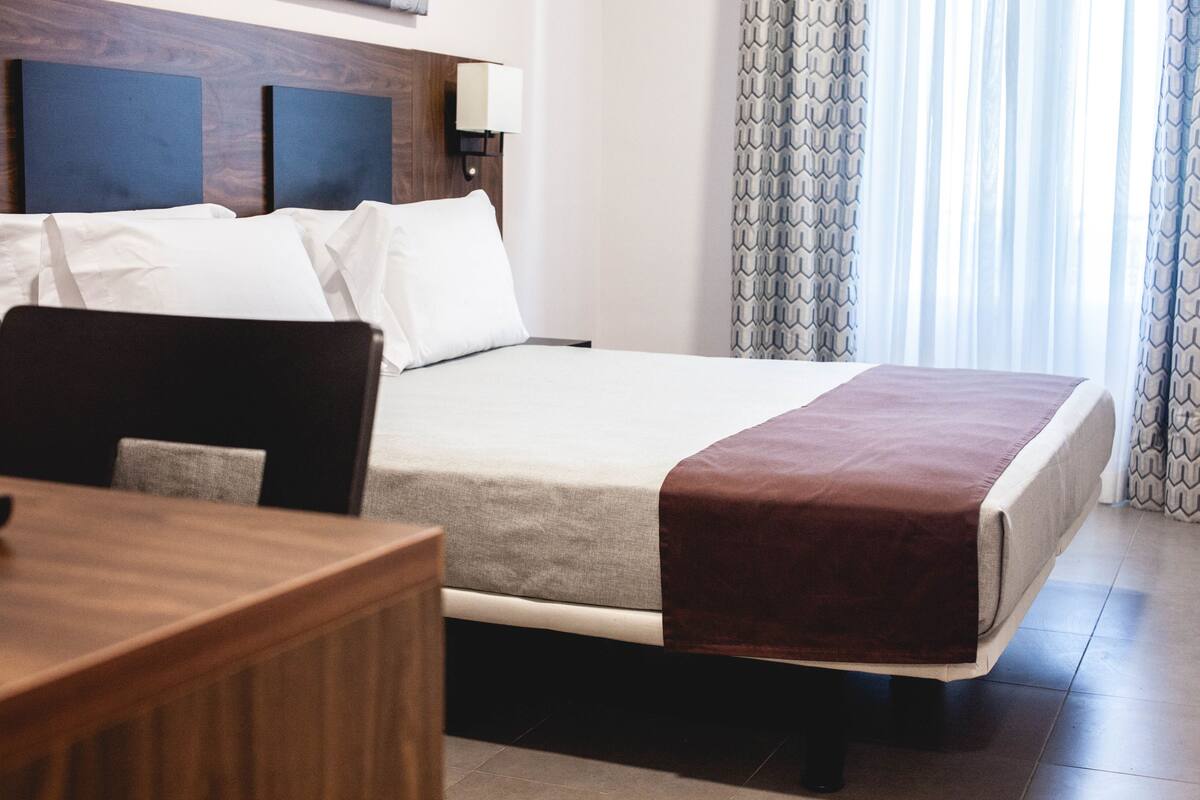 Standard Double Room | Premium bedding, minibar, in-room safe, desk