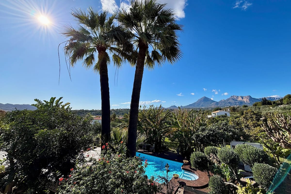 Comfort Double Room, Balcony | Minibar, individually decorated, individually furnished, desk